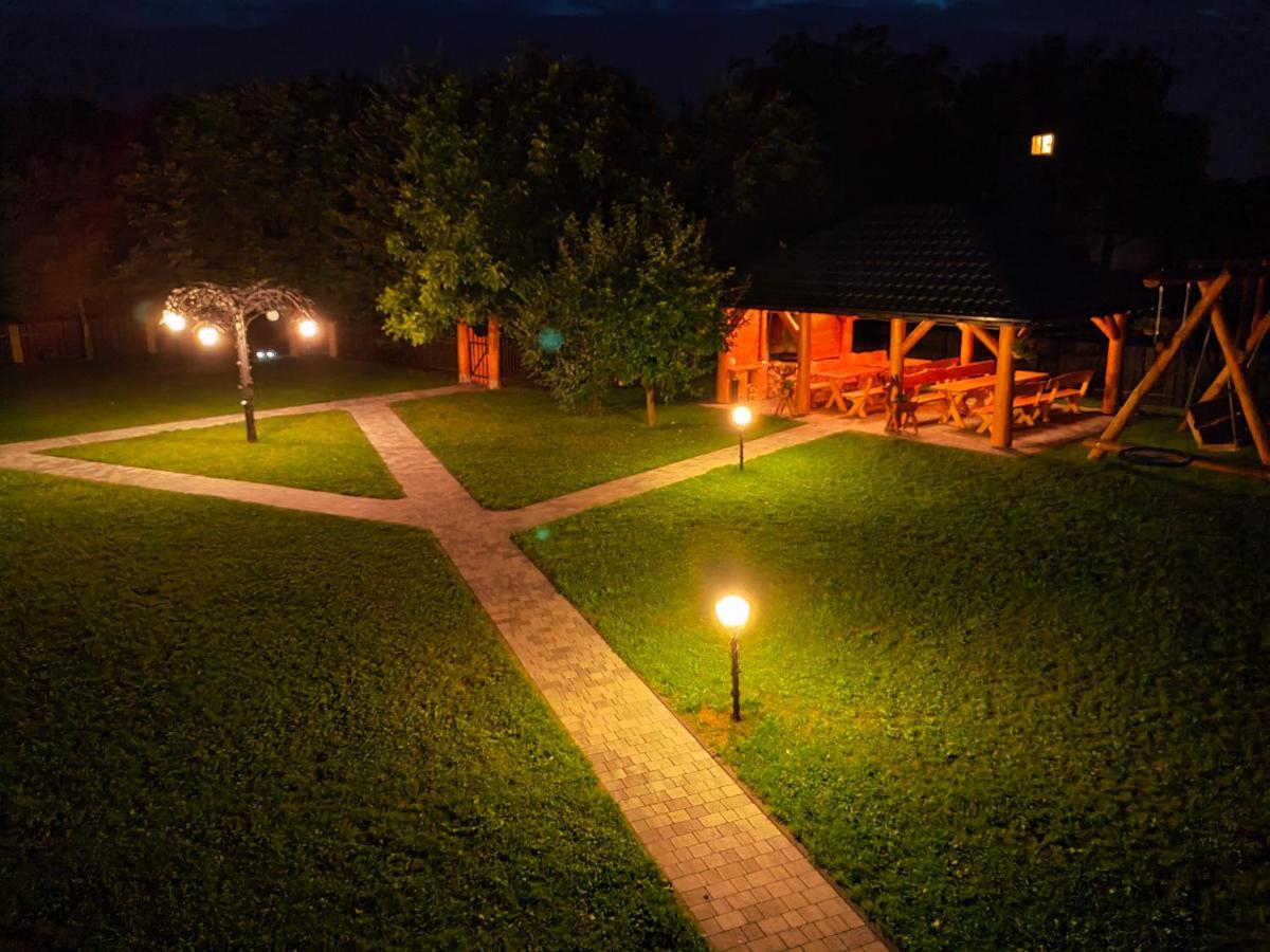 Chatki U Hanusi Holiday home *